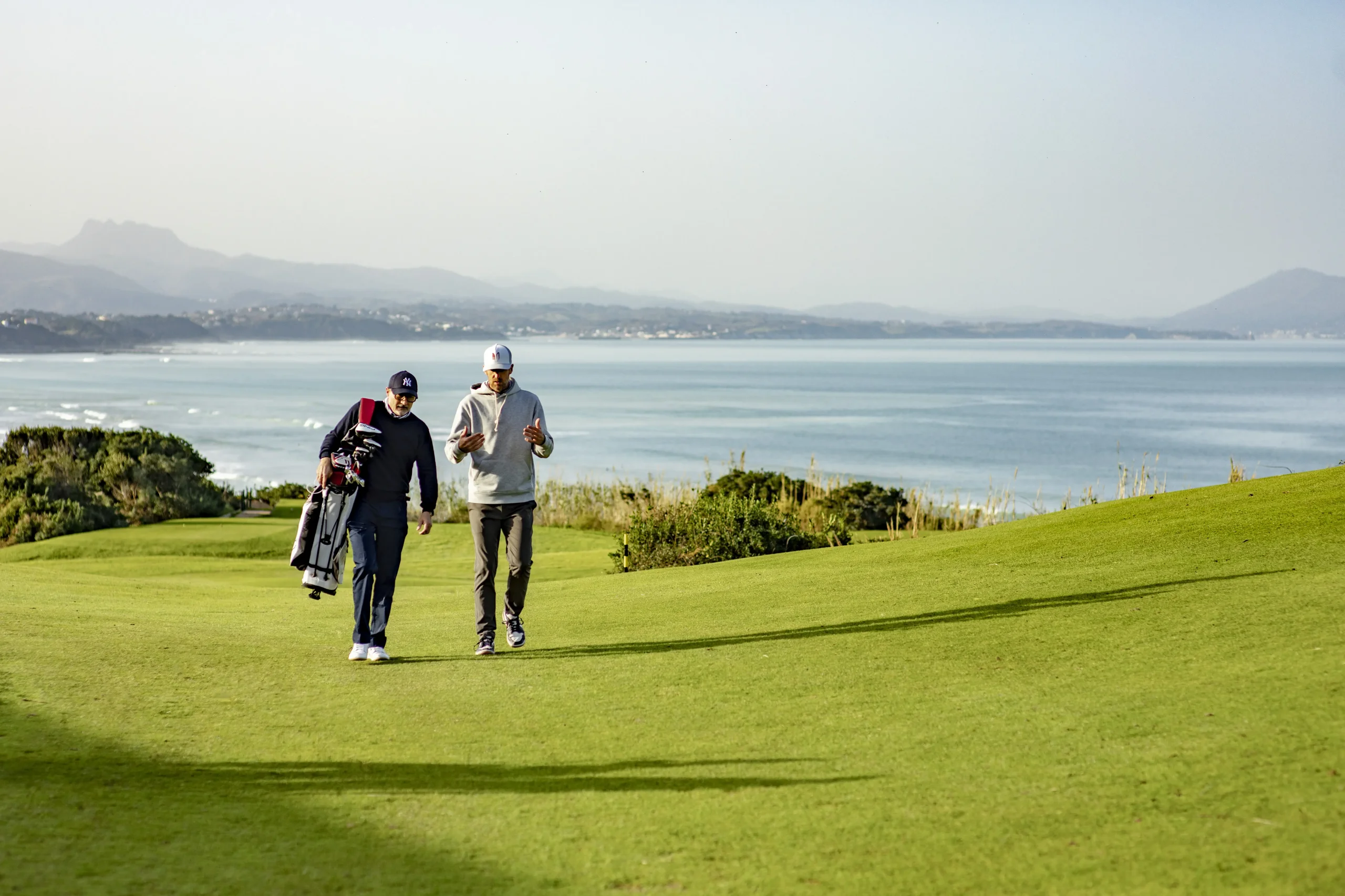 2 joueurs golf ilbarritz océan