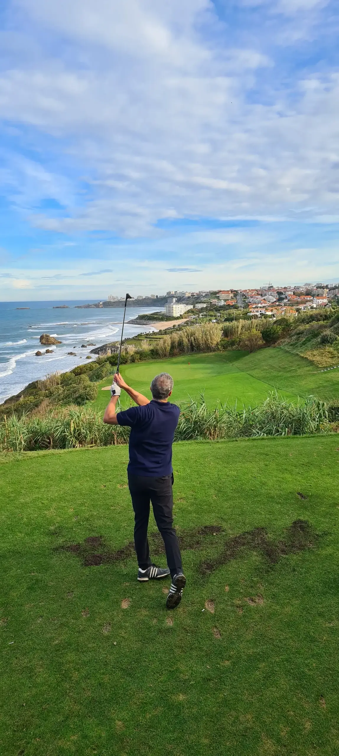 Joueur sur un par 3 au golf ilbarritz