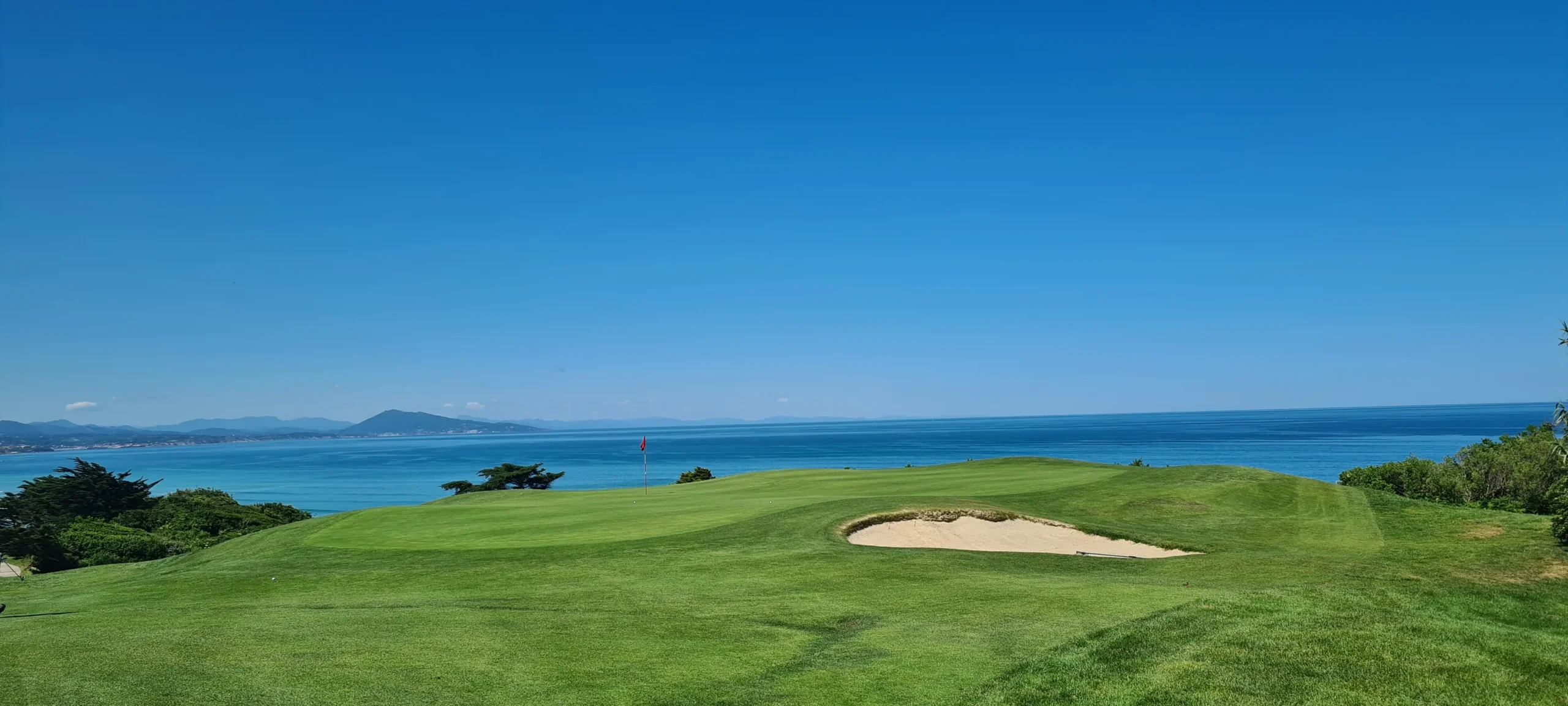 Trou 9 du Golf D’Ilbarritz vue océan